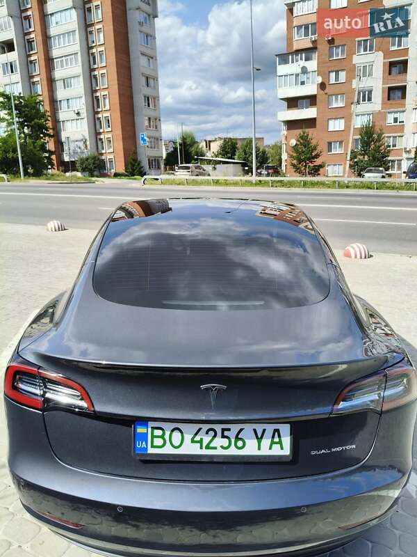 Седан Tesla Model 3 2022 в Почаеве