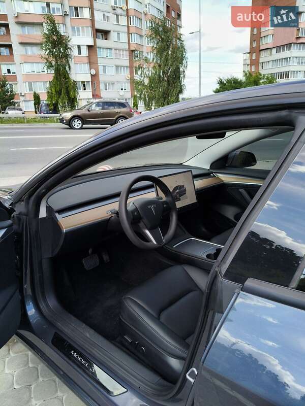 Седан Tesla Model 3 2022 в Почаеве