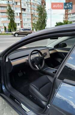 Седан Tesla Model 3 2022 в 