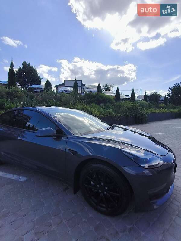 Седан Tesla Model 3 2022 в Почаеве