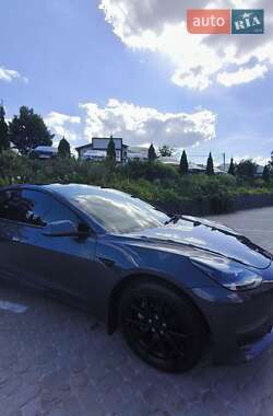 Седан Tesla Model 3 2022 в 