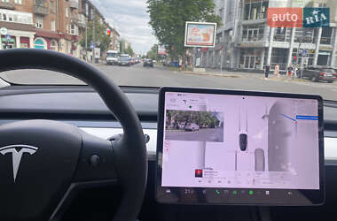 Седан Tesla Model 3 2022 в 