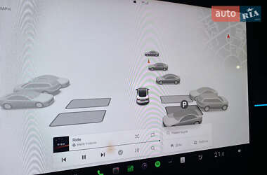 Седан Tesla Model 3 2022 в 