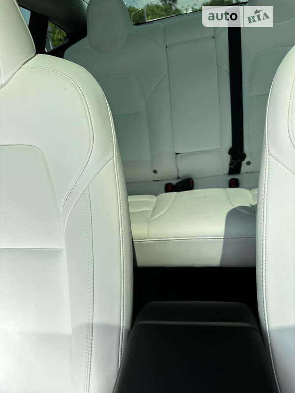 Седан Tesla Model 3 2022 в Днепре