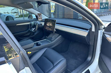 Седан Tesla Model 3 2023 в 