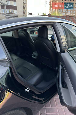 Седан Tesla Model 3 2018 в Ровно