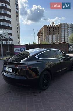 Седан Tesla Model 3 2018 в Ровно