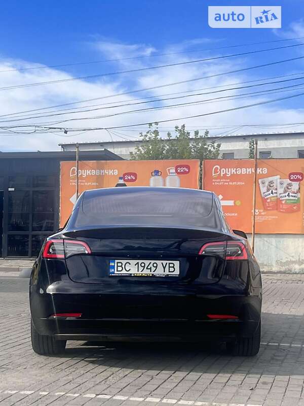 Седан Tesla Model 3 2018 в Шептицькому