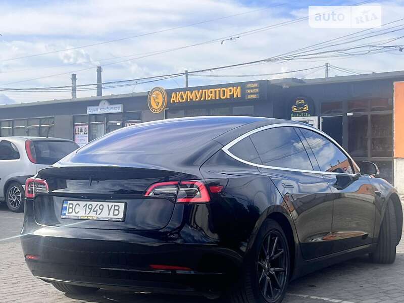 Седан Tesla Model 3 2018 в Шептицькому