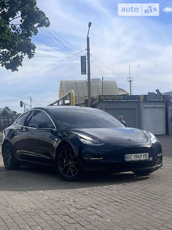Седан Tesla Model 3 2018 в Шептицькому