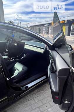 Седан Tesla Model 3 2018 в 