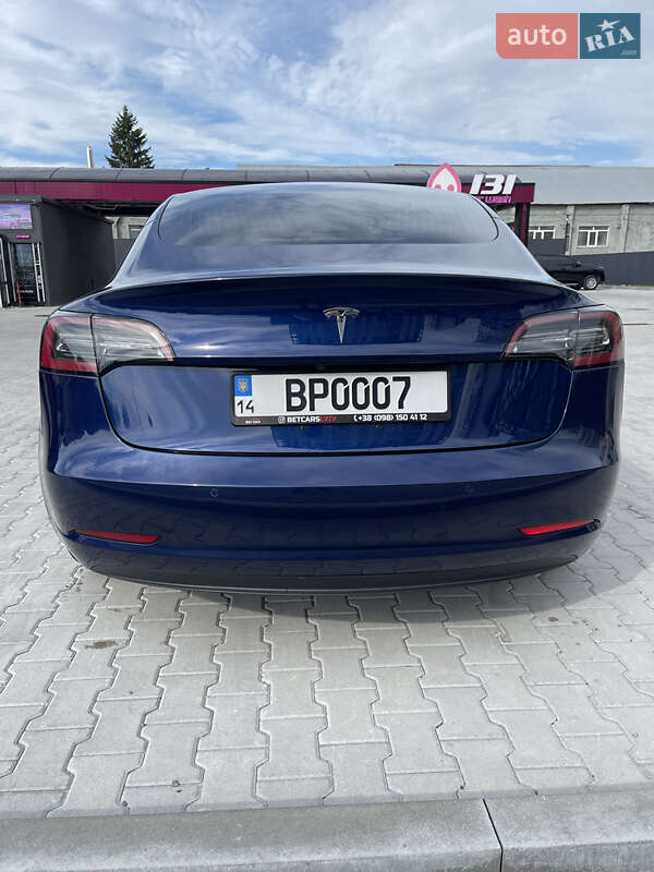 Седан Tesla Model 3 2018 в Львові