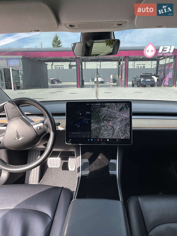 Седан Tesla Model 3 2018 в Львові
