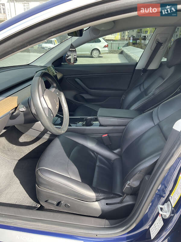 Седан Tesla Model 3 2018 в Львові
