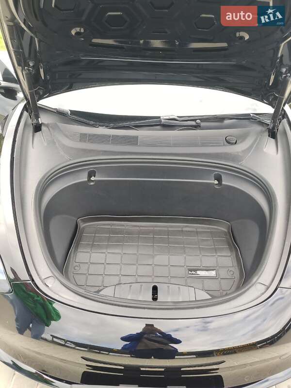 Седан Tesla Model 3 2020 в Ірпені
