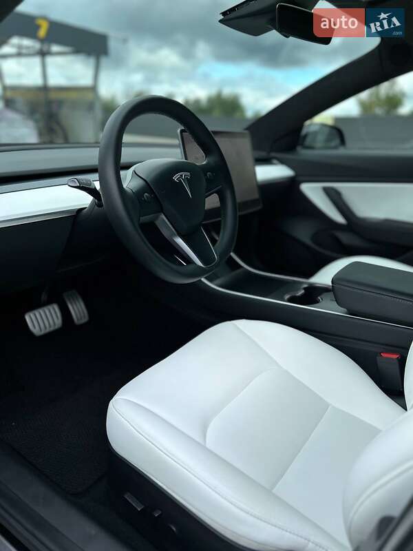 Седан Tesla Model 3 2020 в Ірпені