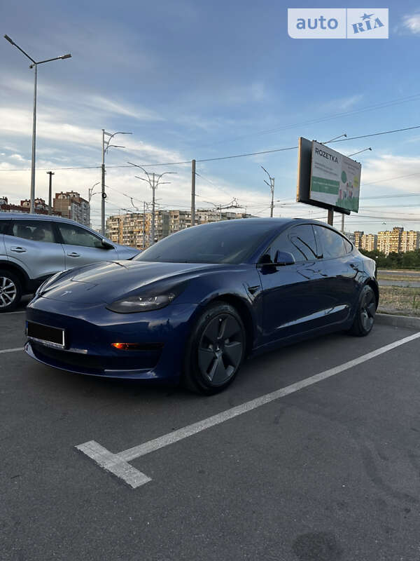 Седан Tesla Model 3 2021 в Киеве