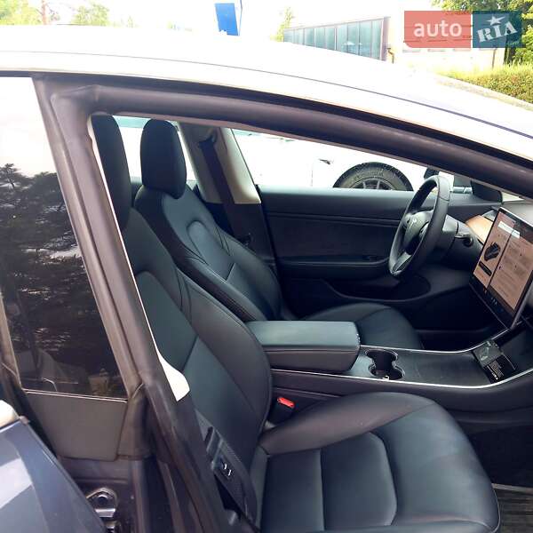 Седан Tesla Model 3 2019 в Дніпрі