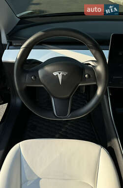 Седан Tesla Model 3 2019 в Дніпрі