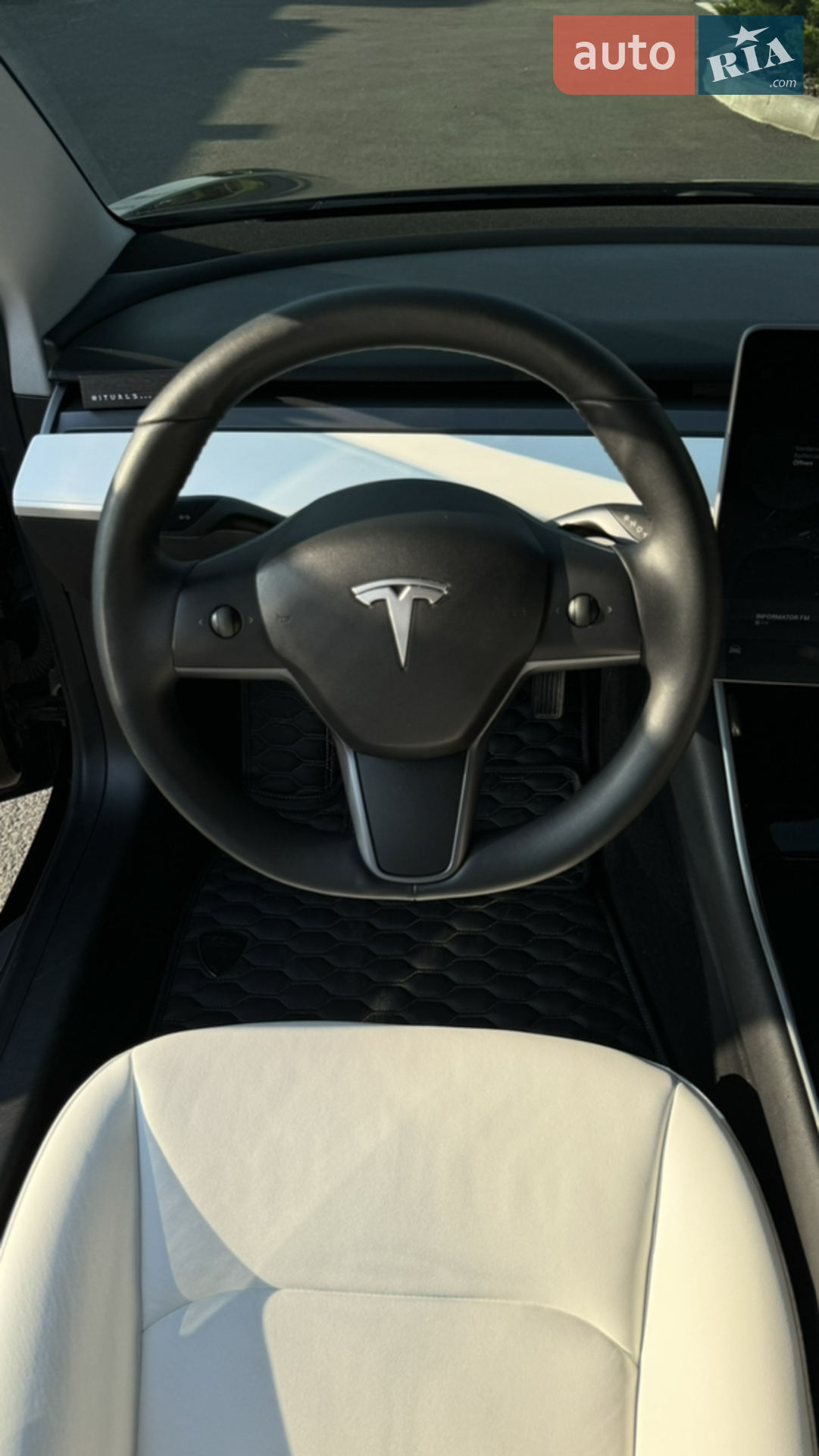 2019 Tesla Model 3 - мініатюра 12