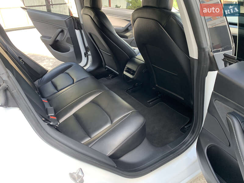Седан Tesla Model 3 2020 в Тернополе