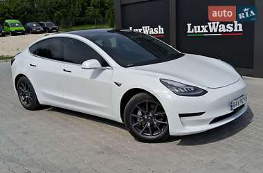 Седан Tesla Model 3 2019 в Шумську