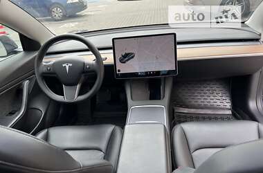 Седан Tesla Model 3 2021 в 