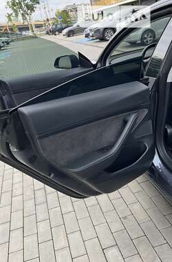 Седан Tesla Model 3 2021 в 