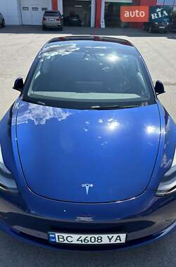 Седан Tesla Model 3 2022 в 
