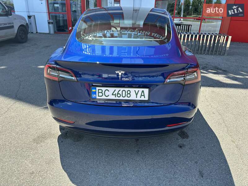 Седан Tesla Model 3 2022 в Днепре