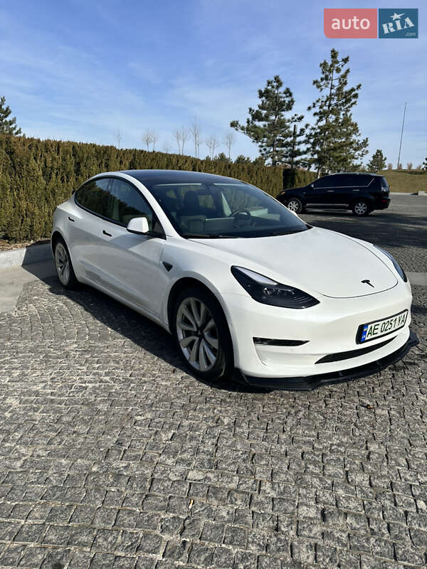 Седан Tesla Model 3 2022 в Днепре