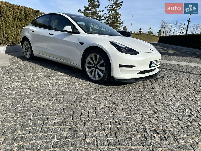 Седан Tesla Model 3 2022 в Днепре