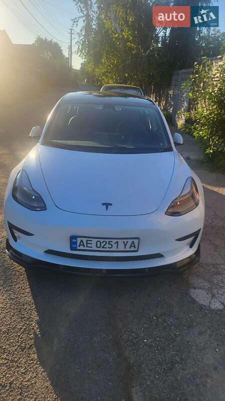 Седан Tesla Model 3 2022 в Днепре