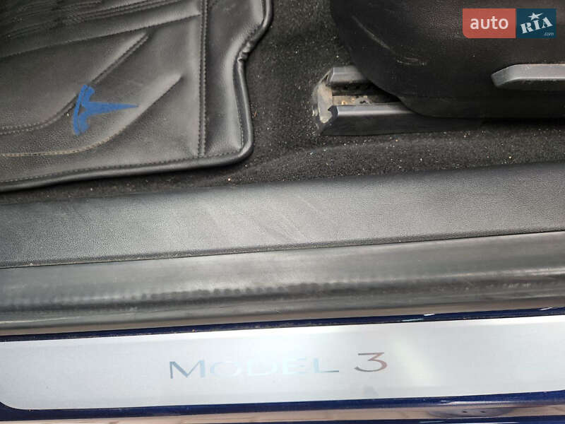 Седан Tesla Model 3 2018 в Одесі