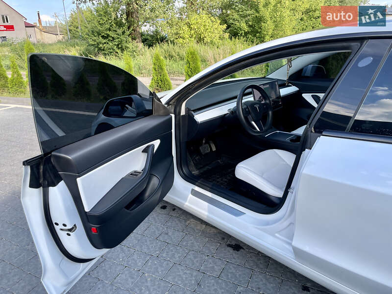 Седан Tesla Model 3 2020 в Самборе