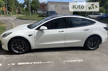 Седан Tesla Model 3 2021 в Киеве