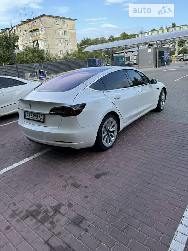 Седан Tesla Model 3 2018 в Черкасах