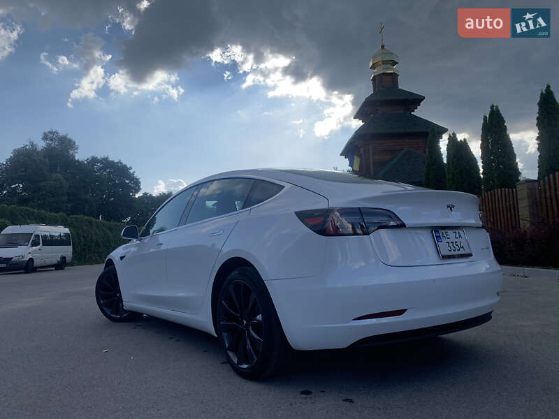 Седан Tesla Model 3 2018 в Днепре