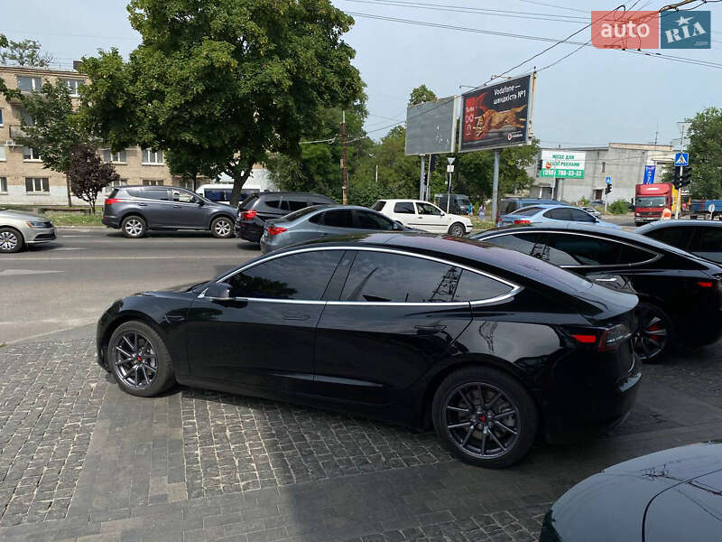 Седан Tesla Model 3 2018 в Днепре