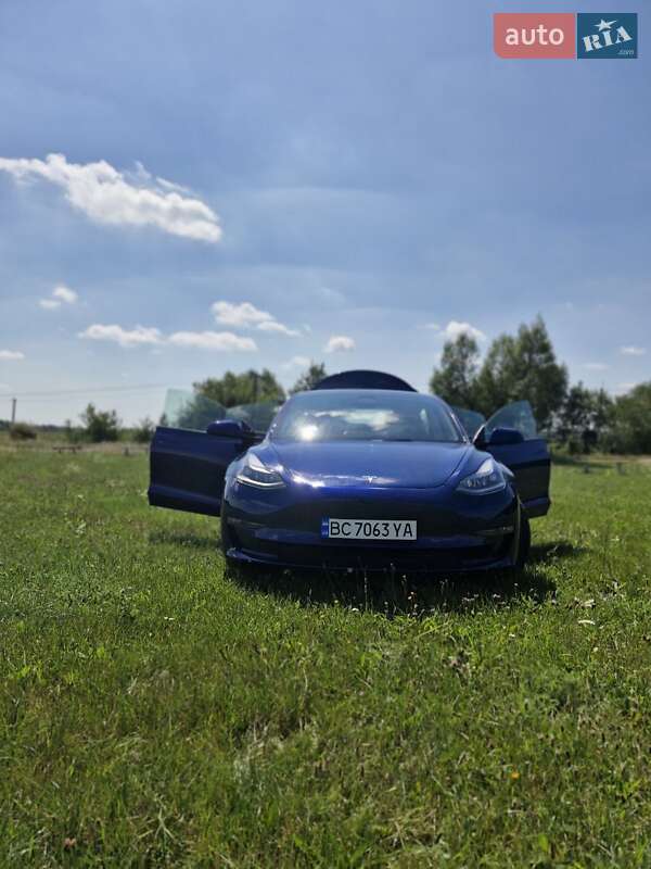 Седан Tesla Model 3 2022 в Миколаєві