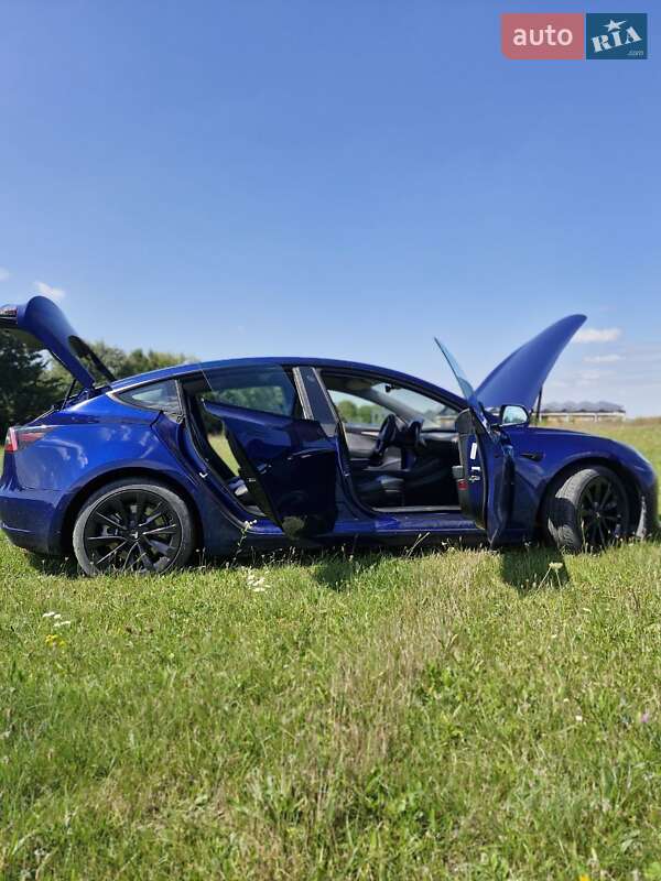 Седан Tesla Model 3 2022 в Миколаєві