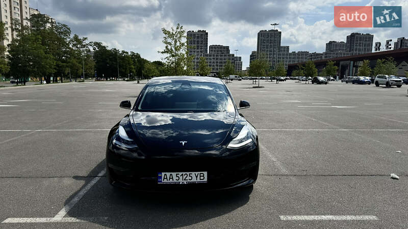 Седан Tesla Model 3 2018 в Киеве