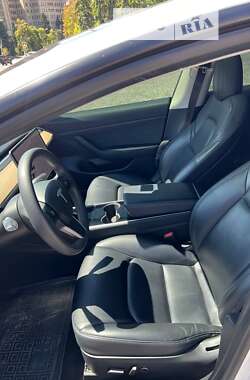Седан Tesla Model 3 2021 в 