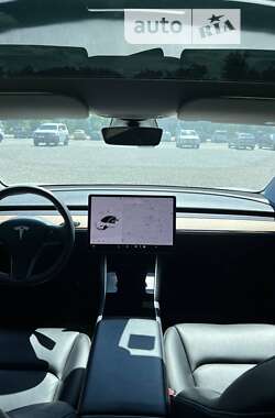 Седан Tesla Model 3 2021 в 