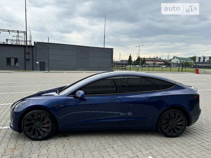Седан Tesla Model 3 2023 в Ивано-Франковске