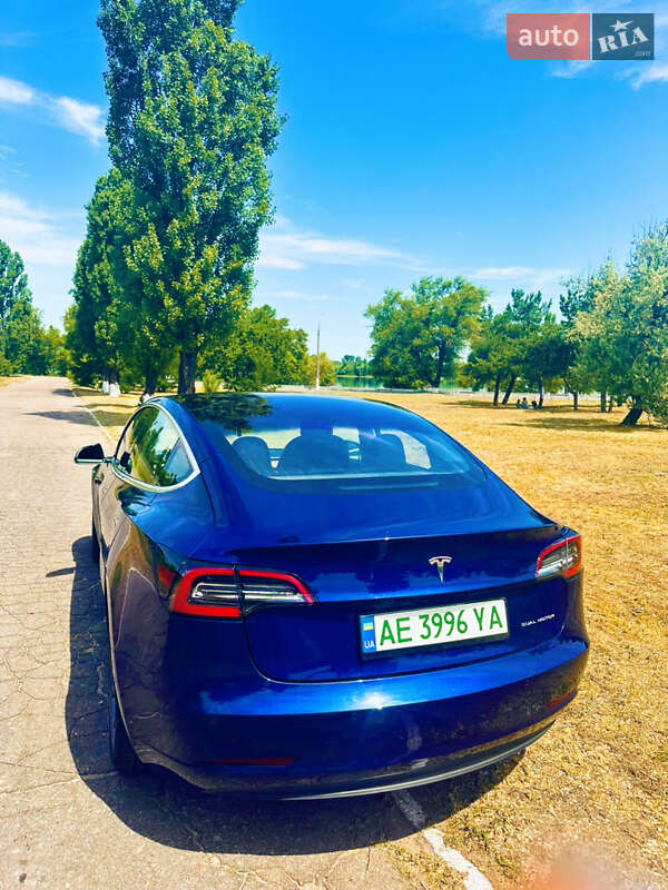 Седан Tesla Model 3 2018 в Каменском