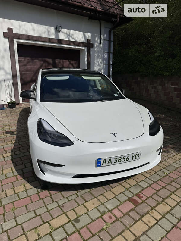 Седан Tesla Model 3 2022 в Києві