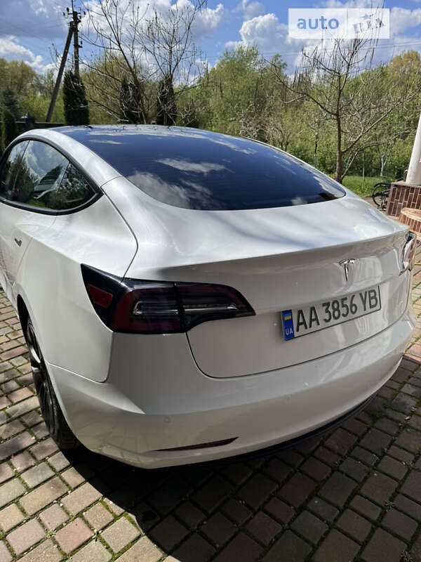 Седан Tesla Model 3 2022 в Києві