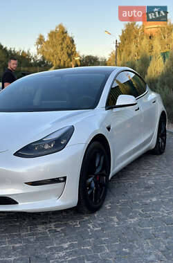 Седан Tesla Model 3 2020 в Киеве