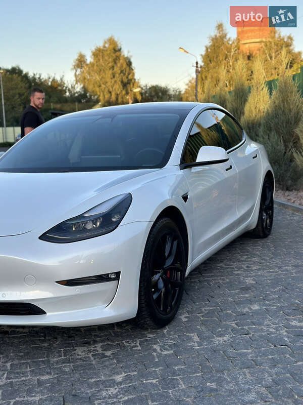 Седан Tesla Model 3 2020 в Києві